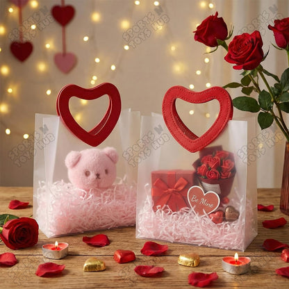 Transparent PVC Gift Bag with Heart-Shaped Handle – Clear Gift & Shopping Tote Bag for Party Favors, Wedding Events, Boutique Products, Retail Packaging, Gift Wrapping & Special Occasions
