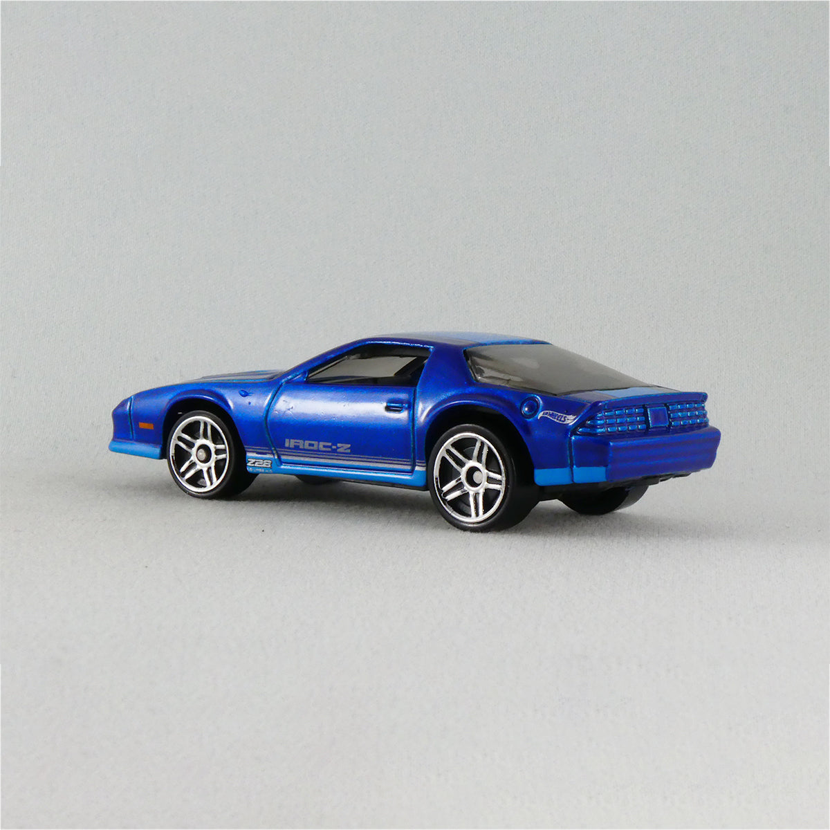 Hot Wheels Diecast 85 Chevrolet Camaro Iroc-Z, Muscle Mania (2021) Series Model Toy Cars